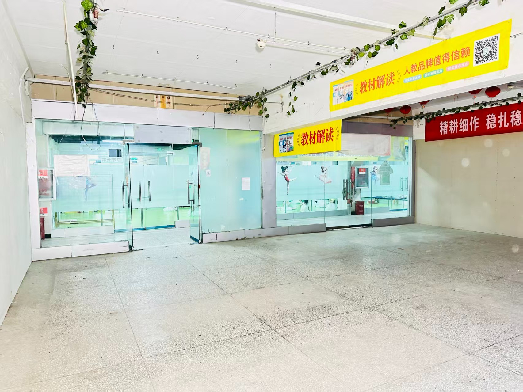 地久艳阳天提供写字楼、商铺、展示空间、直播间等多种面积选择，满足企业办公、研发、展示、运营等多元需求。