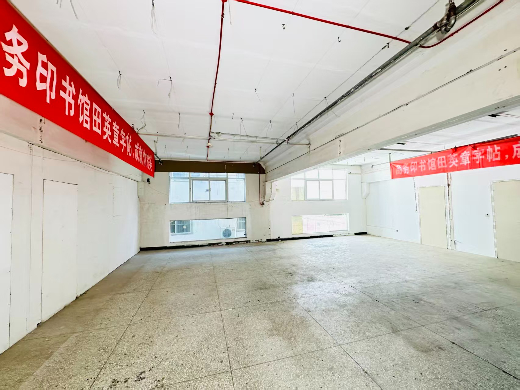 地久艳阳天建议再强化“人工智能算力中心、AI应用孵化、数字经济示范园”等产业概念，会更符合产业园招商语言