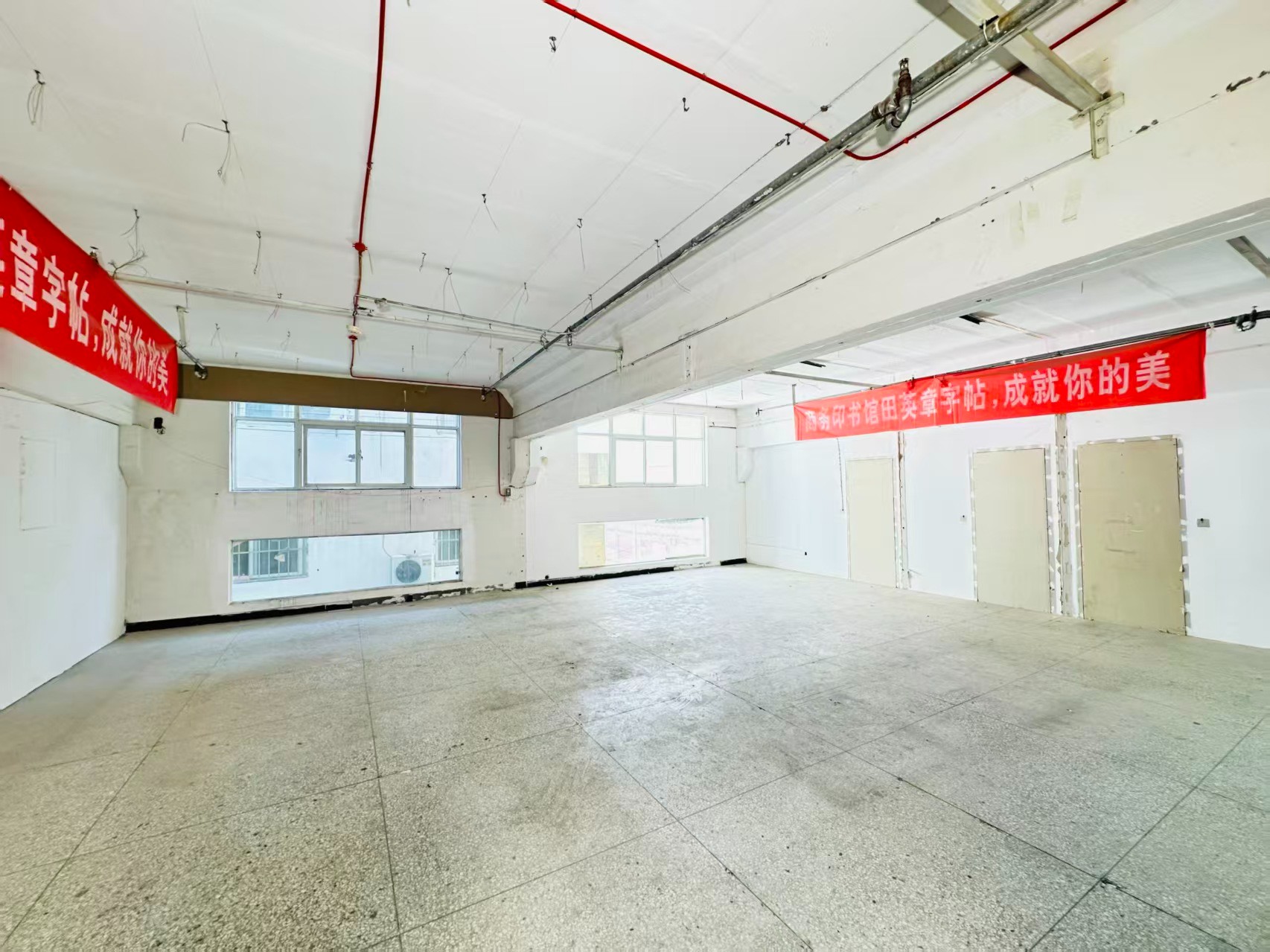 地久艳阳天重点吸引人工智能应用、数字经济、电商直播、智能制造服务、软件开发、科技创新企业及创业团队入驻